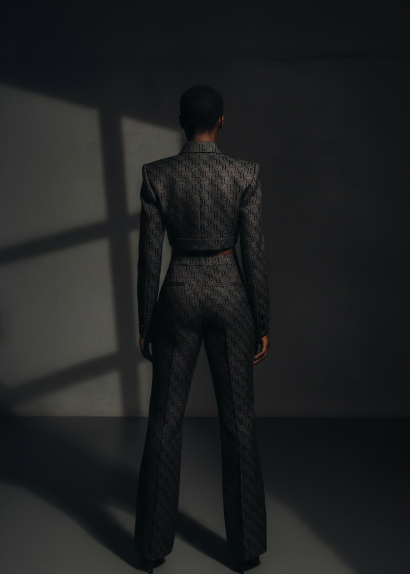 VELMORI L'Essence Outfit Back